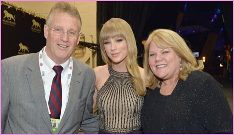 Are Taylor Swift's Parents Back Together? | Latest Updates Revealed